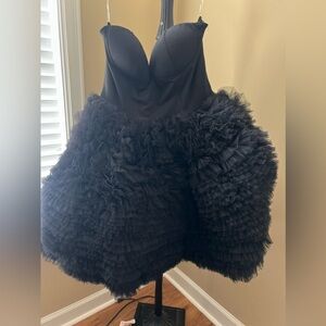 GENTLY WORN BLACK LUX PARTY DRESS. SIZE XL! ONLY WORN ONE TIME. COCKTAILS DRESS